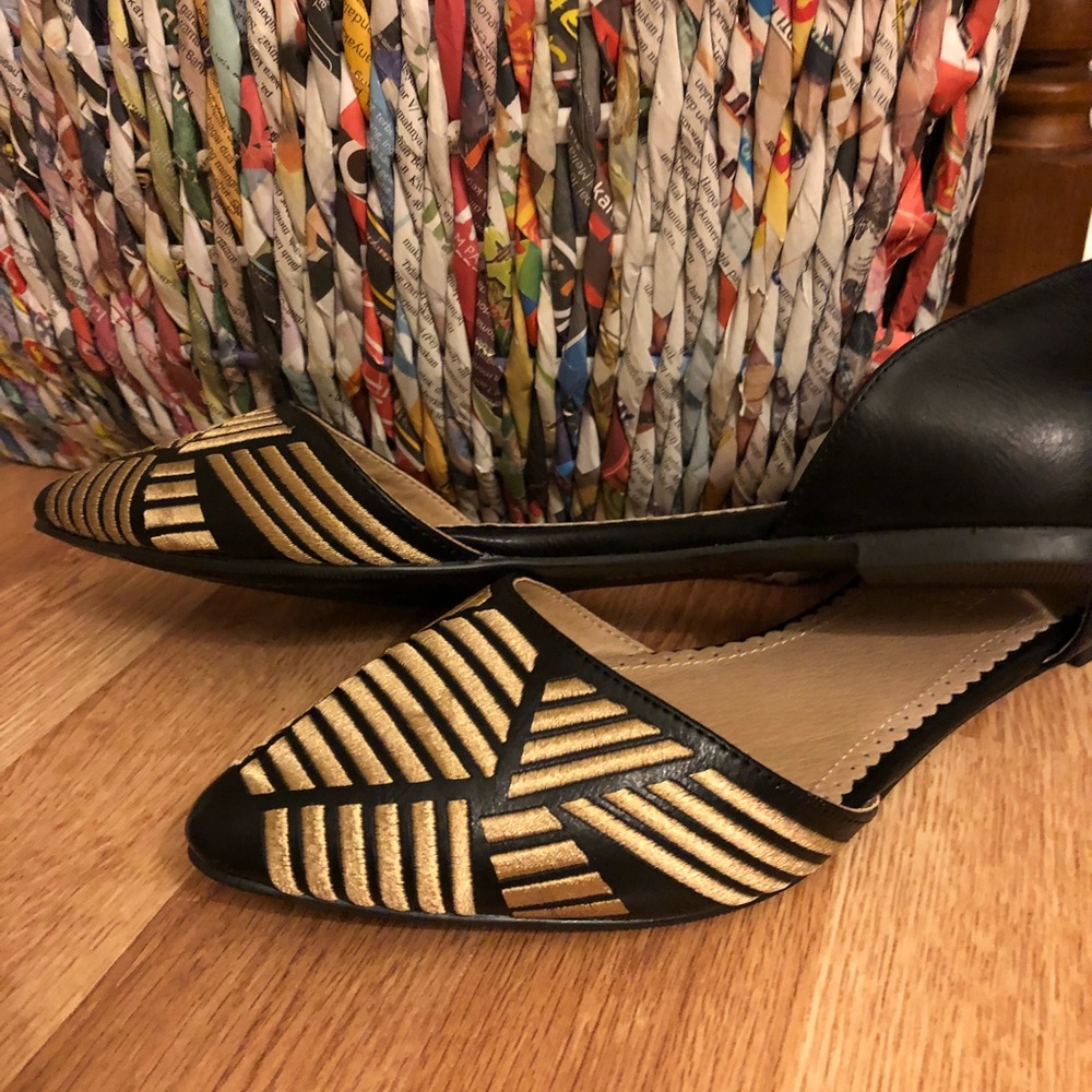 Restricted black/gold pointed toe ballet flats